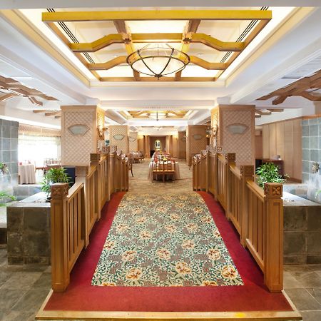 Dorsett Grand Subang Hotel Subang Jaya Exteriér fotografie The interior of the lounge