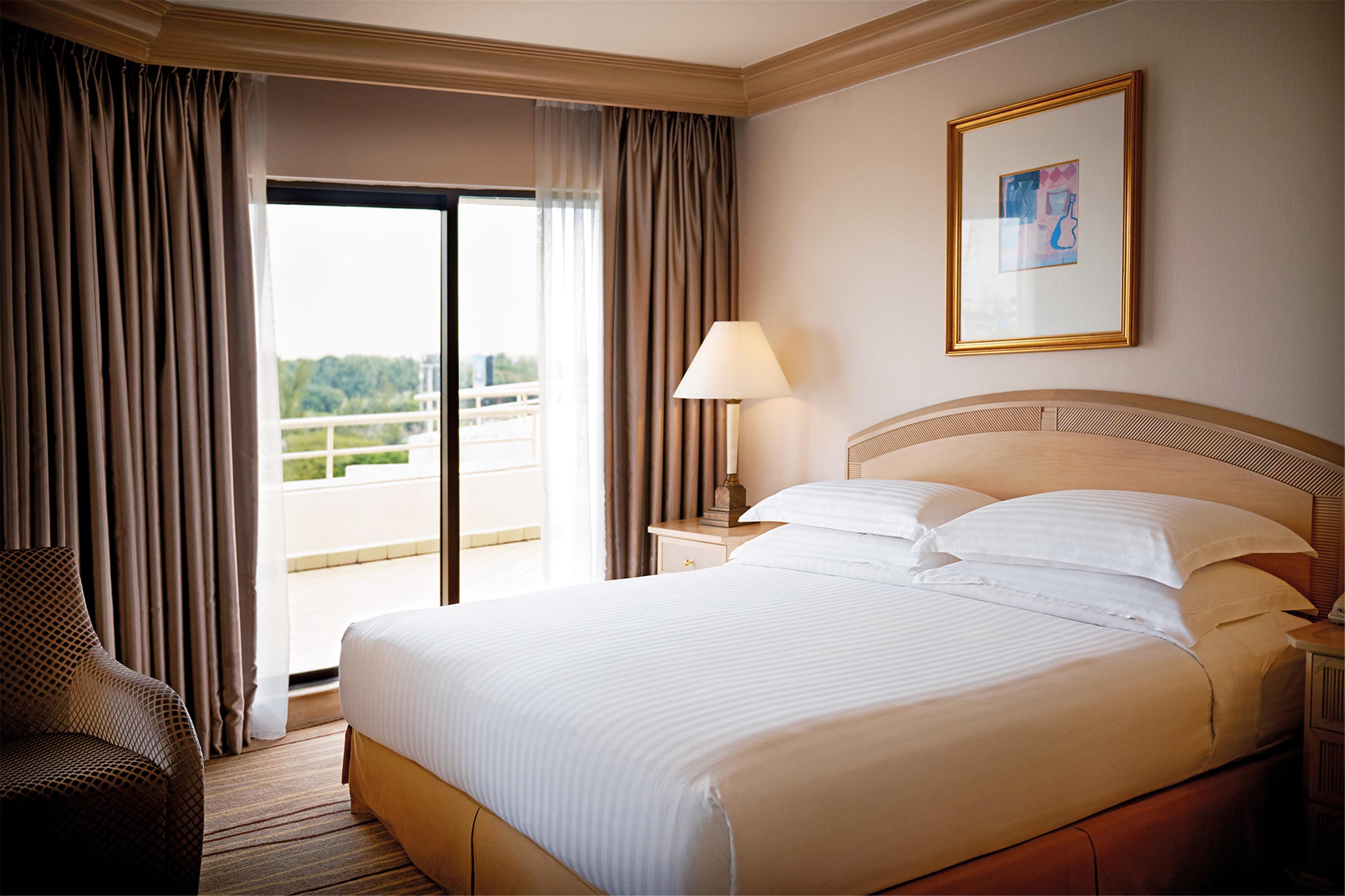 Dorsett Grand Subang Hotel Subang Jaya Exteriér fotografie A bedroom in a suite
