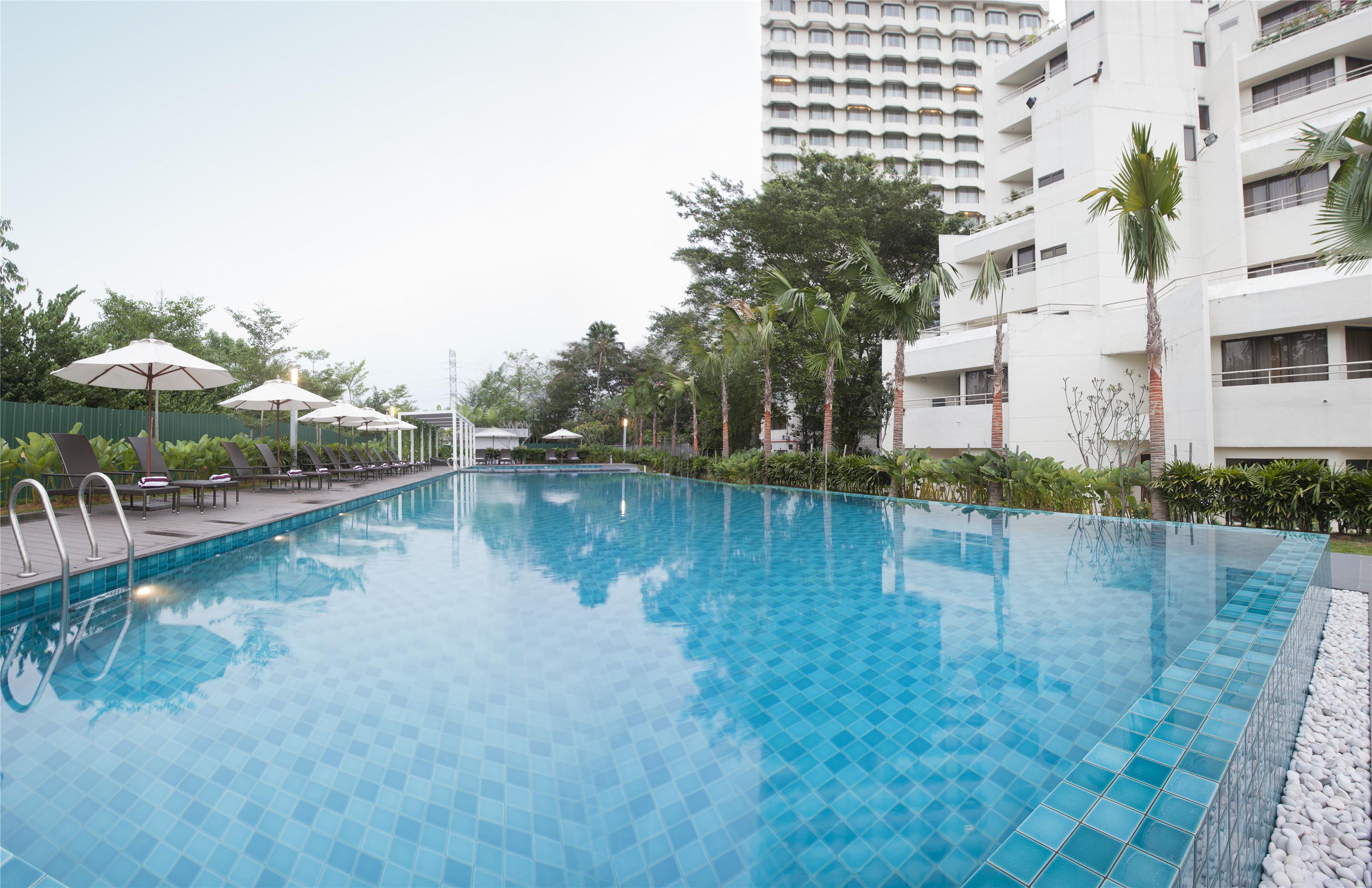 Dorsett Grand Subang Hotel Subang Jaya Exteriér fotografie The pool at the Royal Thai Police Club