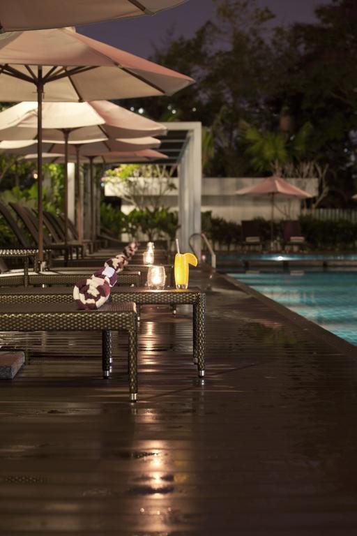 Dorsett Grand Subang Hotel Subang Jaya Exteriér fotografie The swimming pool at the hotel