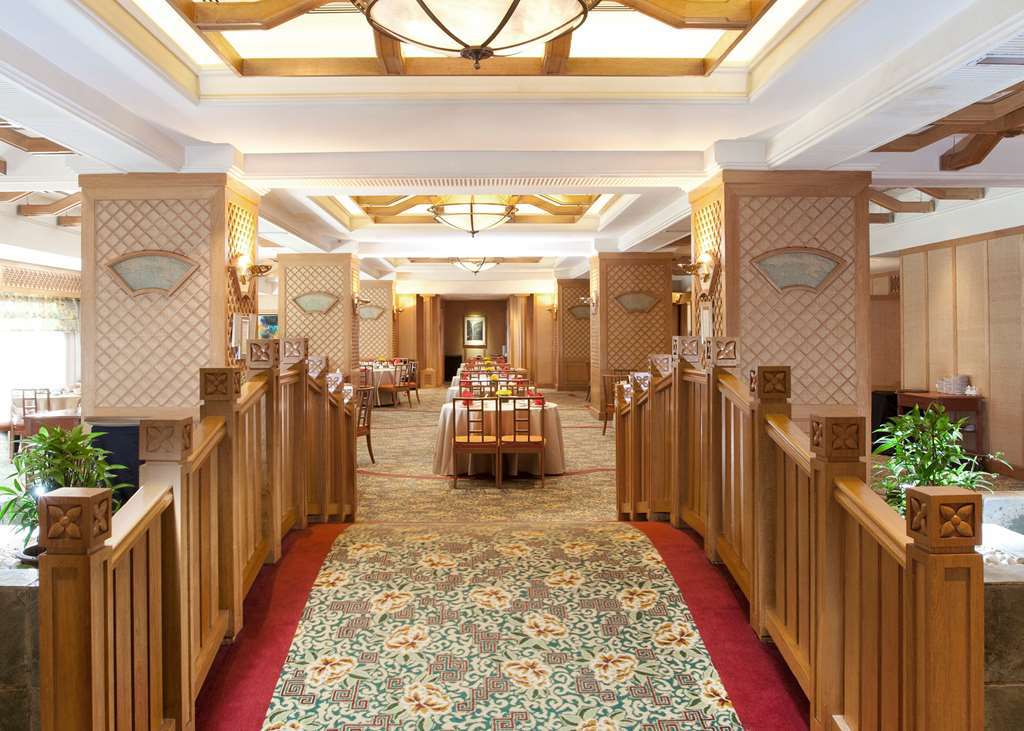 Dorsett Grand Subang Hotel Subang Jaya Restaurace fotografie The interior of the restaurant